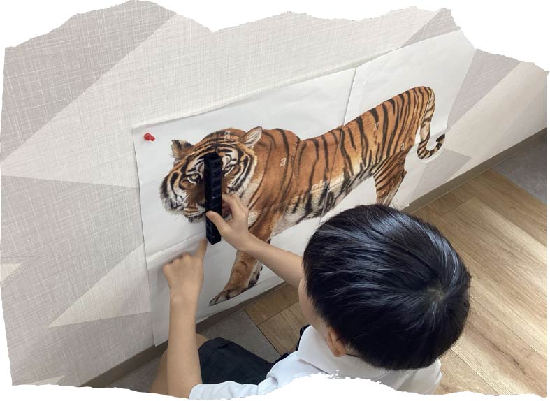 計測する生徒の写真